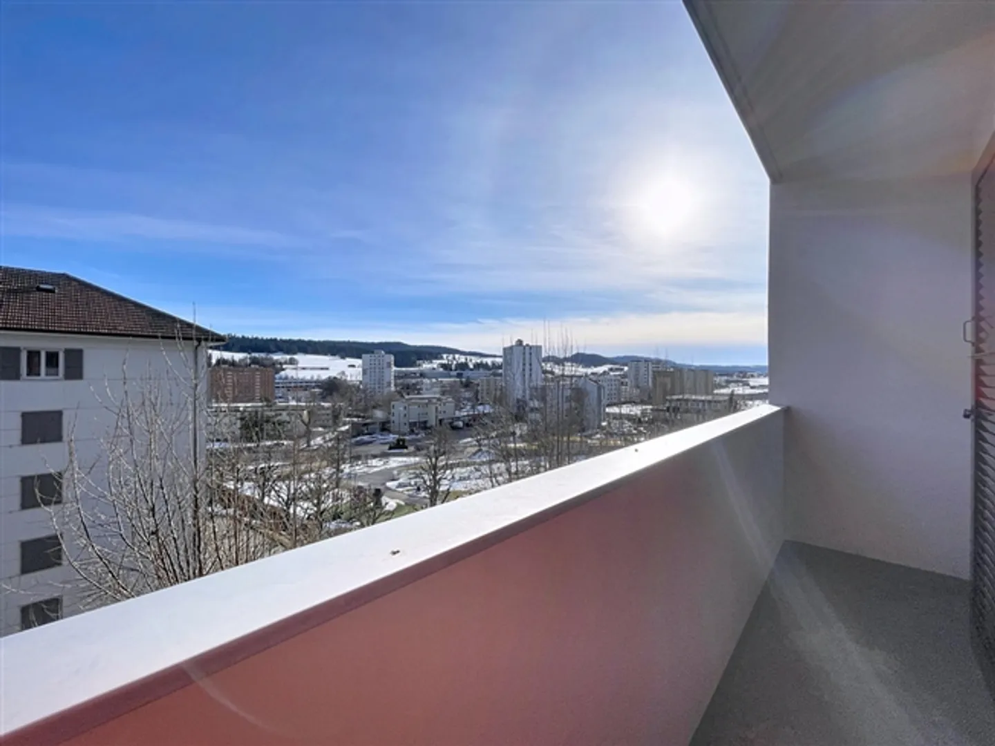 Appartement de 4,5 pièces avec balcon - Photo 2 sur 11