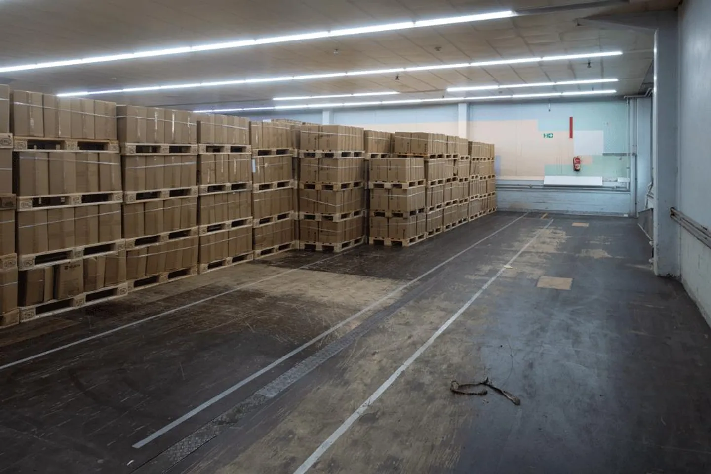 2 x 600 m2 Lagerhallen (oder 1'200 m2) mit Rampenzugang zu vermieten - Photo 6 sur 7