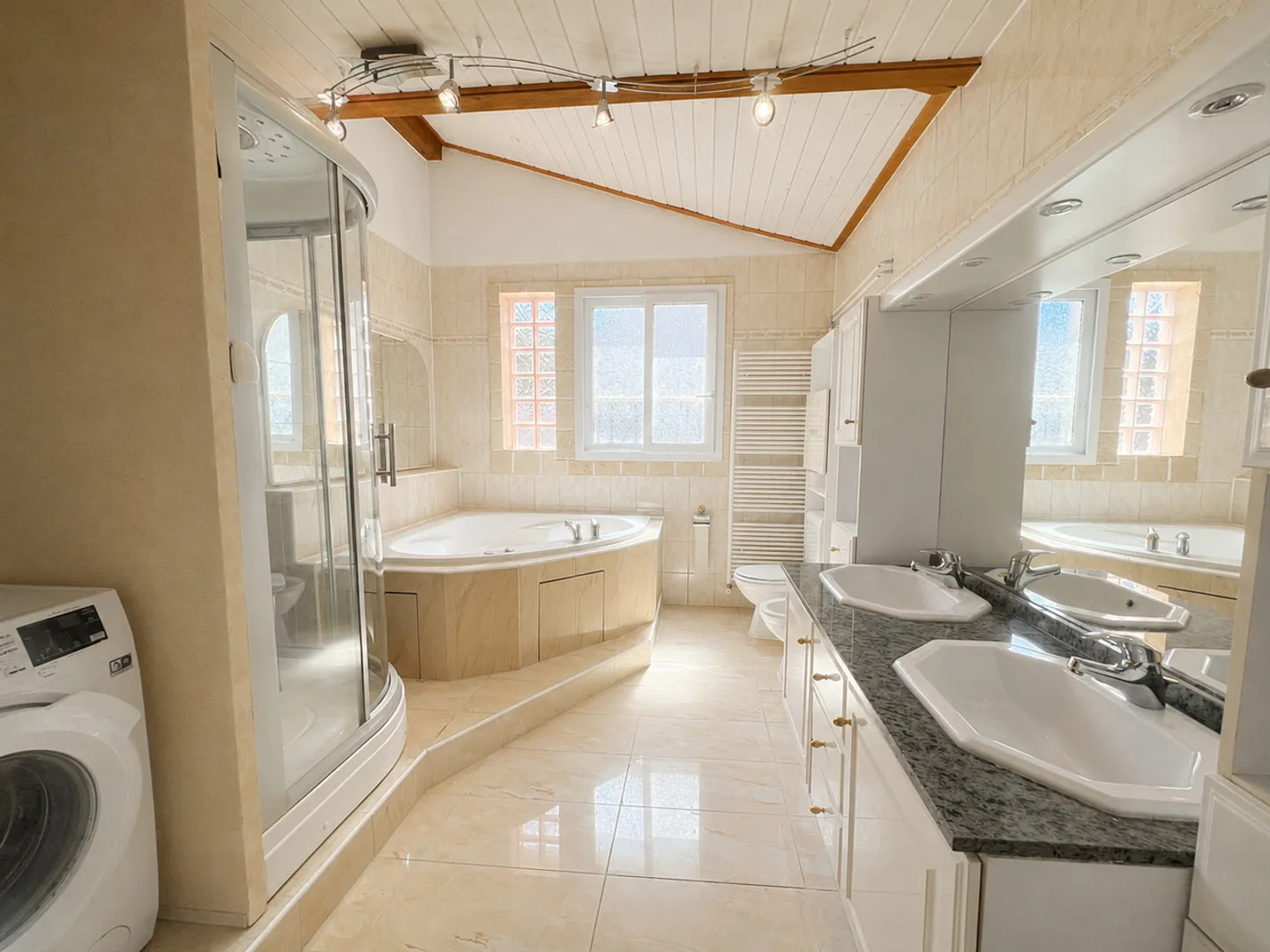 Incantevole casa di villaggio con due appartamenti nel cuore di Marin - Foto 9 di 18
