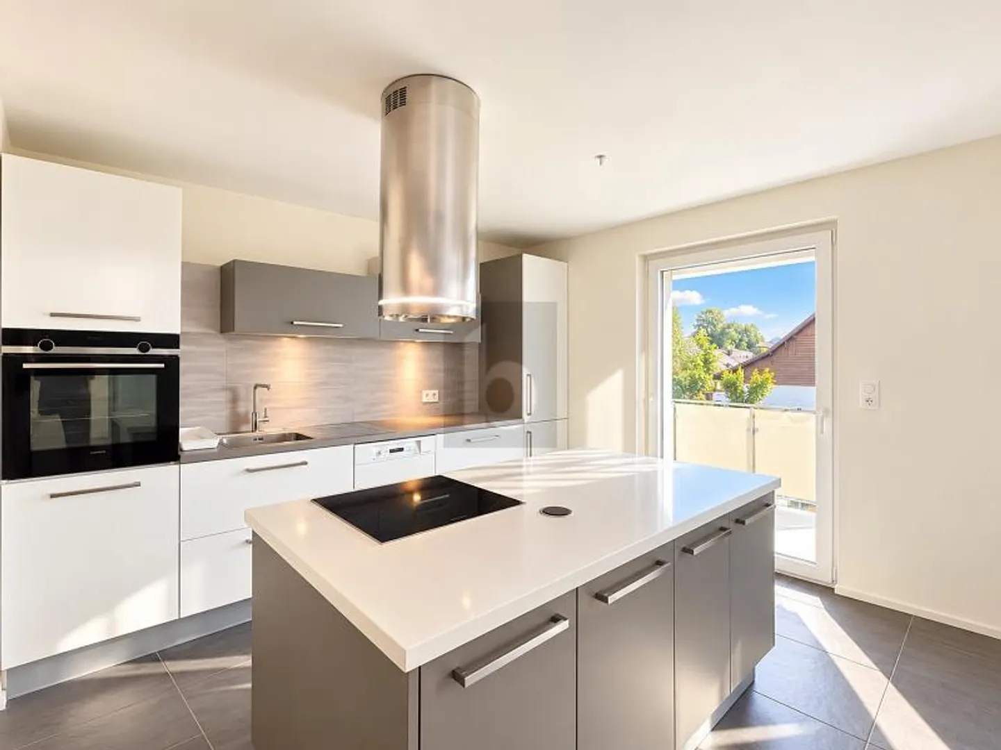 ELEGANT DUPLEX BATHED IN LIGHT - Photo 3 of 6