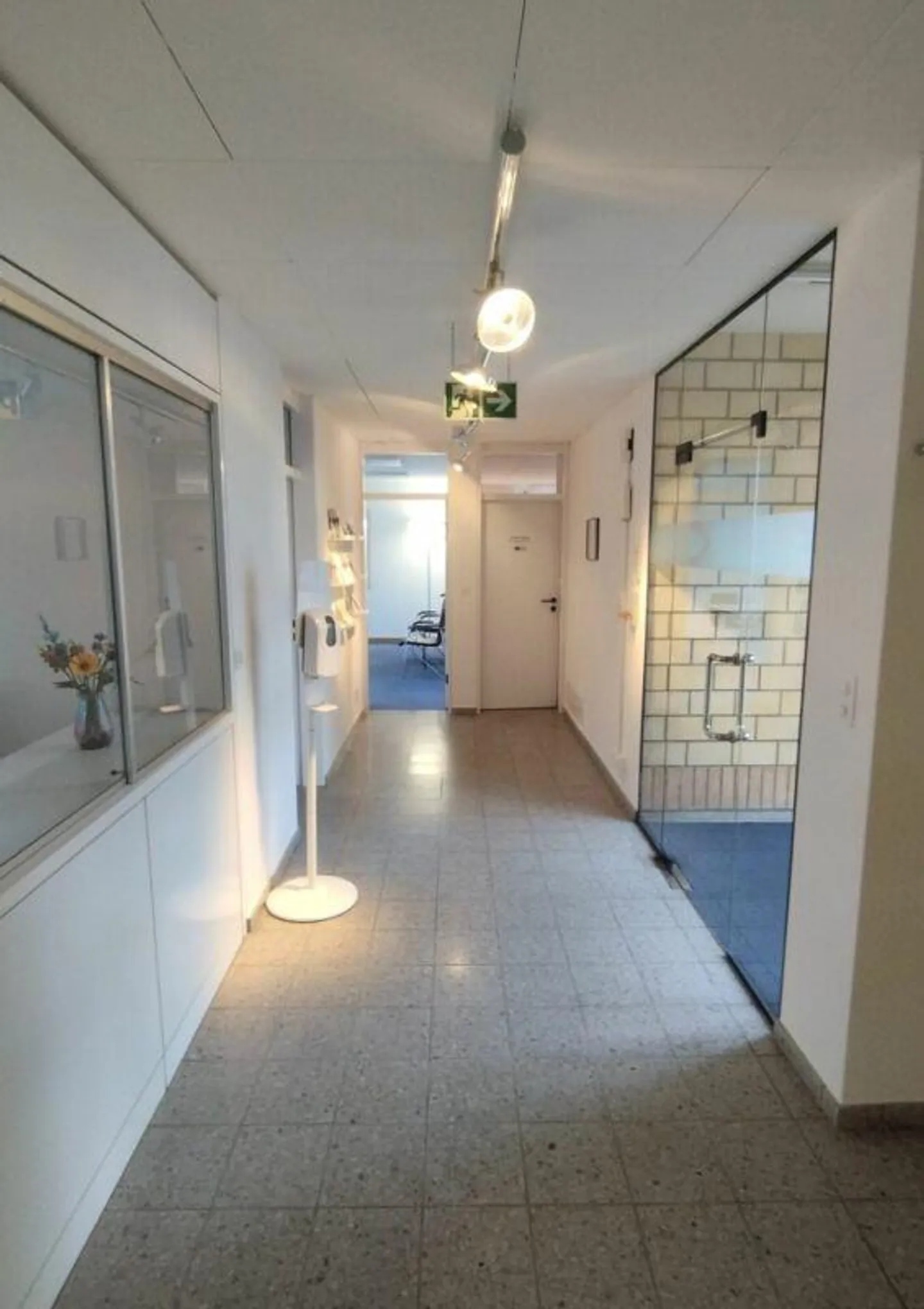 Espace de bureau spacieux à Münchenstein - Photo 7 sur 14