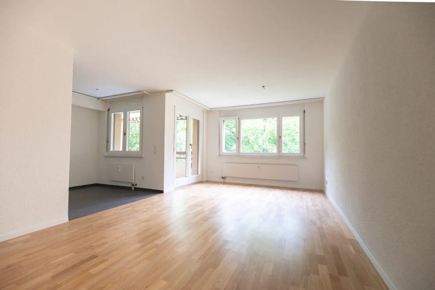 SCHÖNE Wohnung mit grossem Balkon - Foto 4 von 10