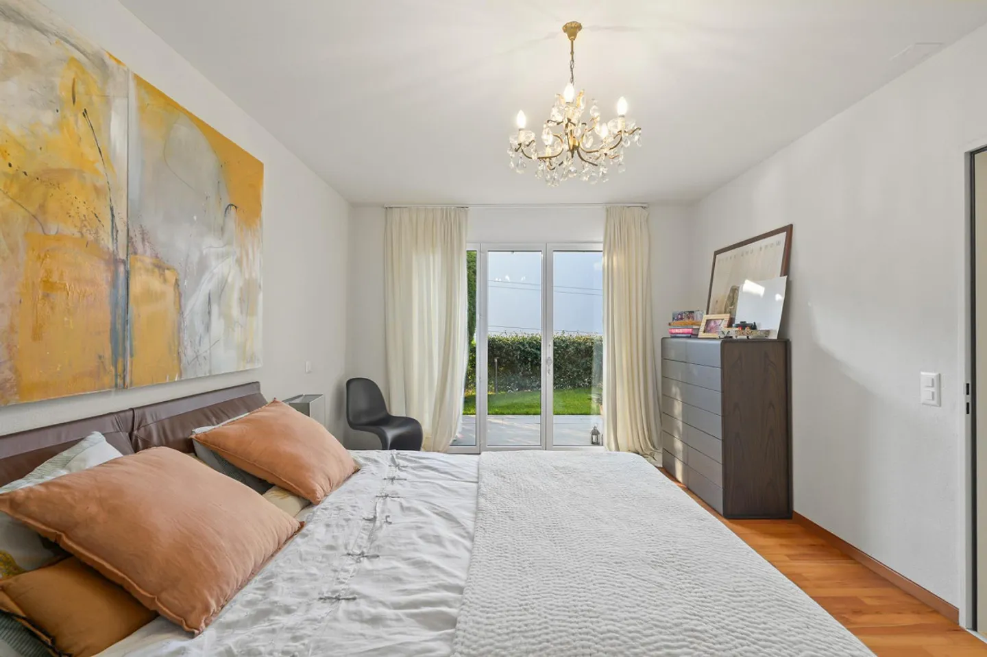 INDEPENDENT HOUSE WITH ENCHANTING LAKE VIEW - Photo 8 of 10