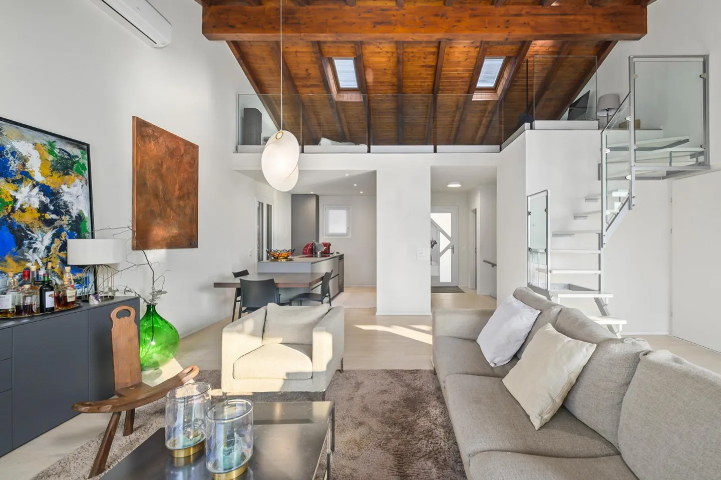 INDEPENDENT HOUSE WITH ENCHANTING LAKE VIEW - Photo 4 of 10