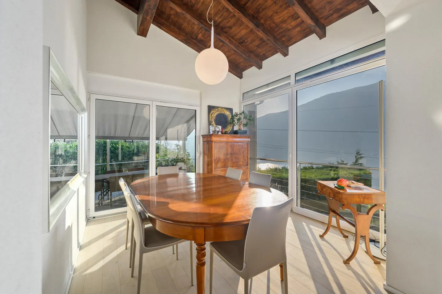 INDEPENDENT HOUSE WITH ENCHANTING LAKE VIEW - Photo 6 of 10