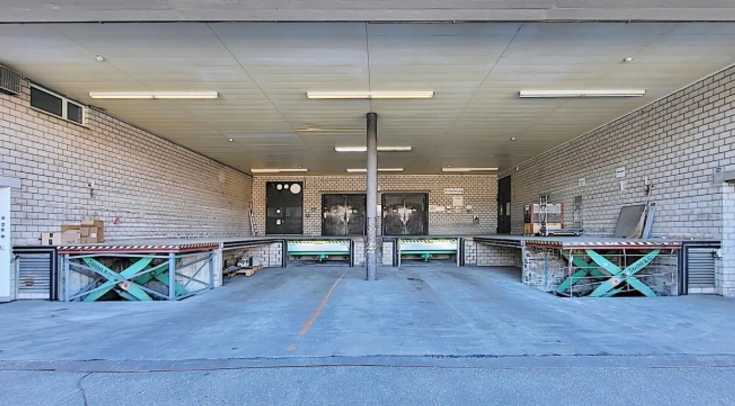 «"Jetzt auch Teilflächen ab ca. 600 m2 - Lagerflächen in Egg b. Zürich!"» - Foto 7 von 7