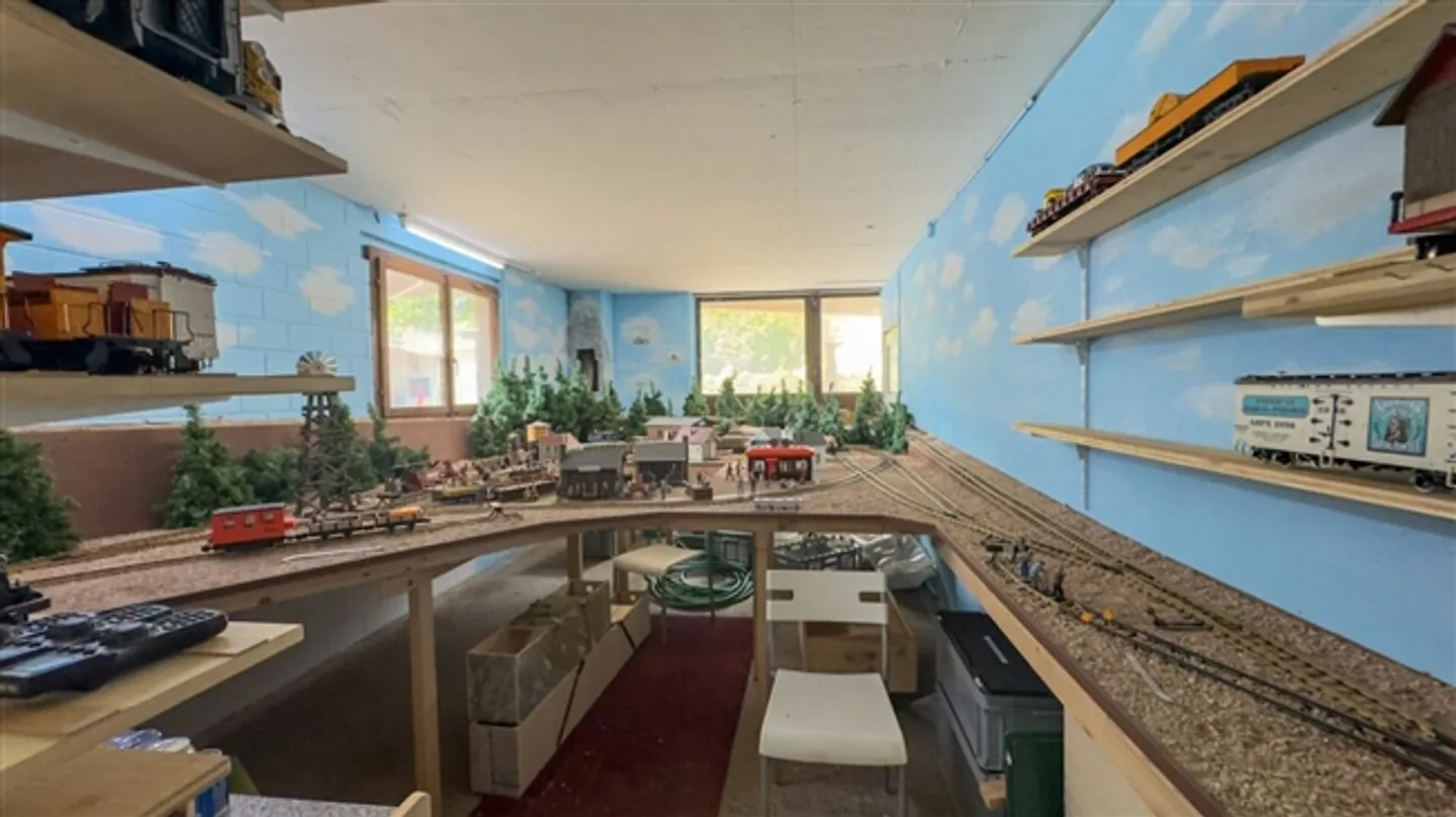 Maison bifamiliale avec grand terrain - Photo 11 sur 15