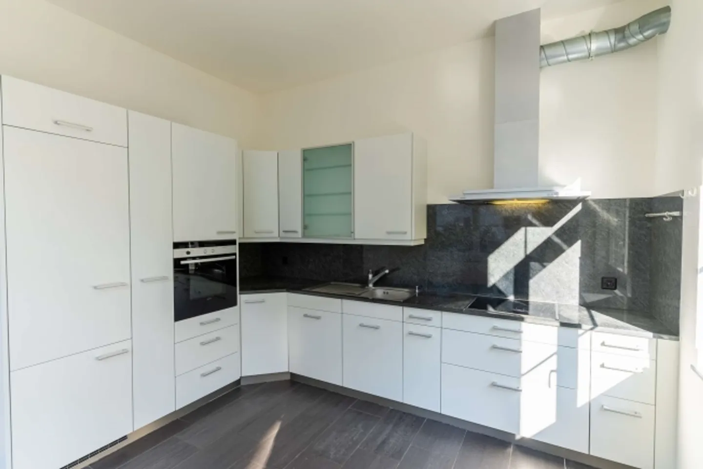 Luxurious Loft Apartment in the Heart of St. Gallen - Photo 3 of 5