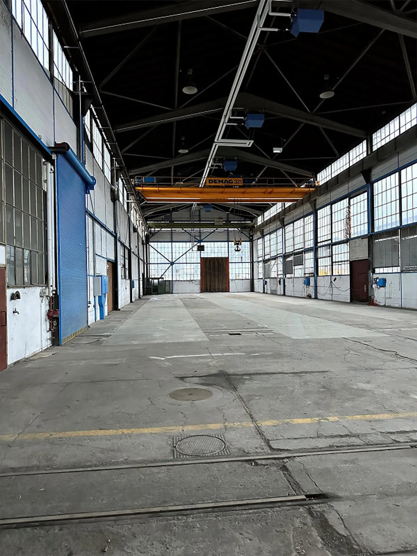 Einstellplätze in Lagerhalle ab 56 m2 - 900 m2 - Photo 1 sur 6