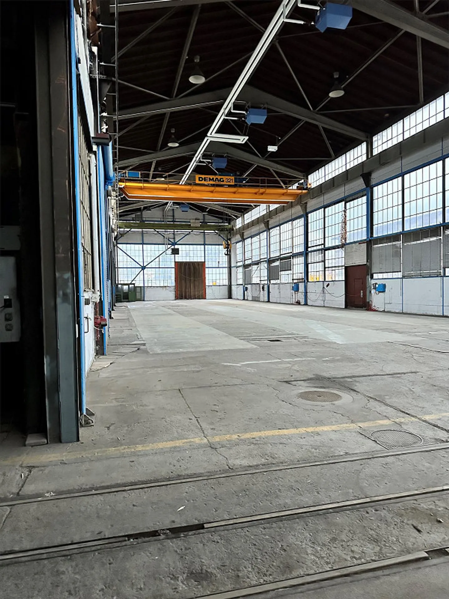 Einstellplätze in Lagerhalle ab 56 m2 - 900 m2 - Photo 2 sur 6
