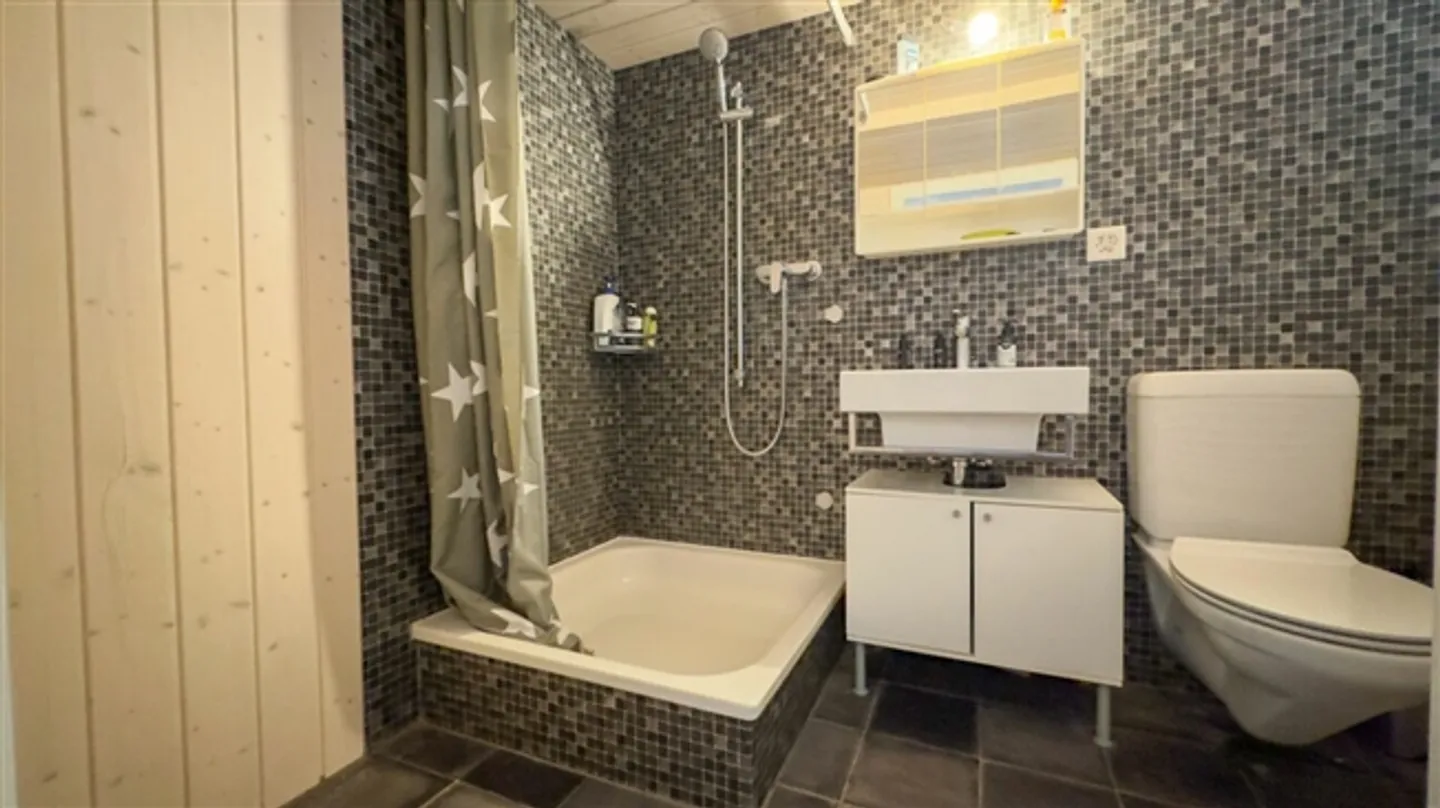 Maison bifamiliale avec grand terrain - Photo 14 sur 15