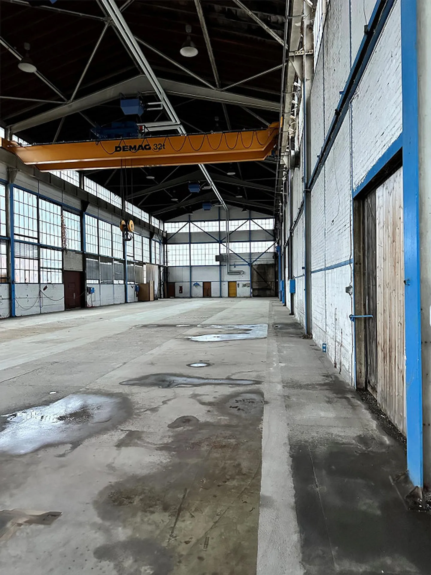 Einstellplätze in Lagerhalle ab 56 m2 - 900 m2 - Photo 3 sur 6