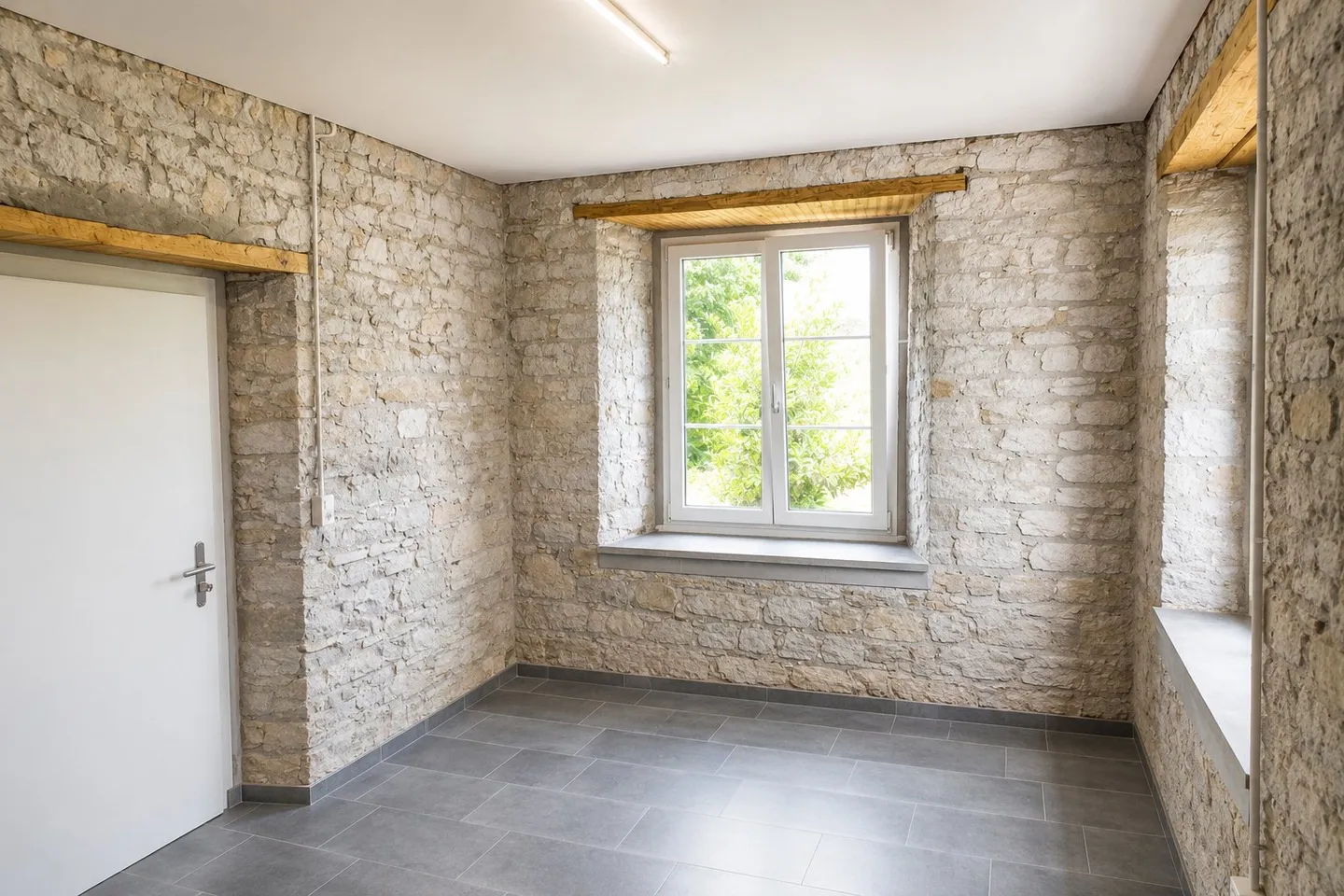 Versatile Commercial Space in Thal - Photo 4 of 5