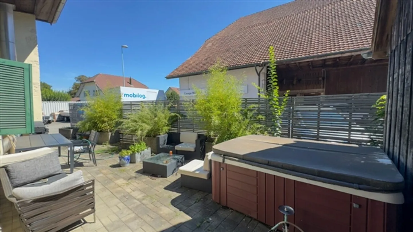 Maison bifamiliale avec grand terrain - Photo 15 sur 15