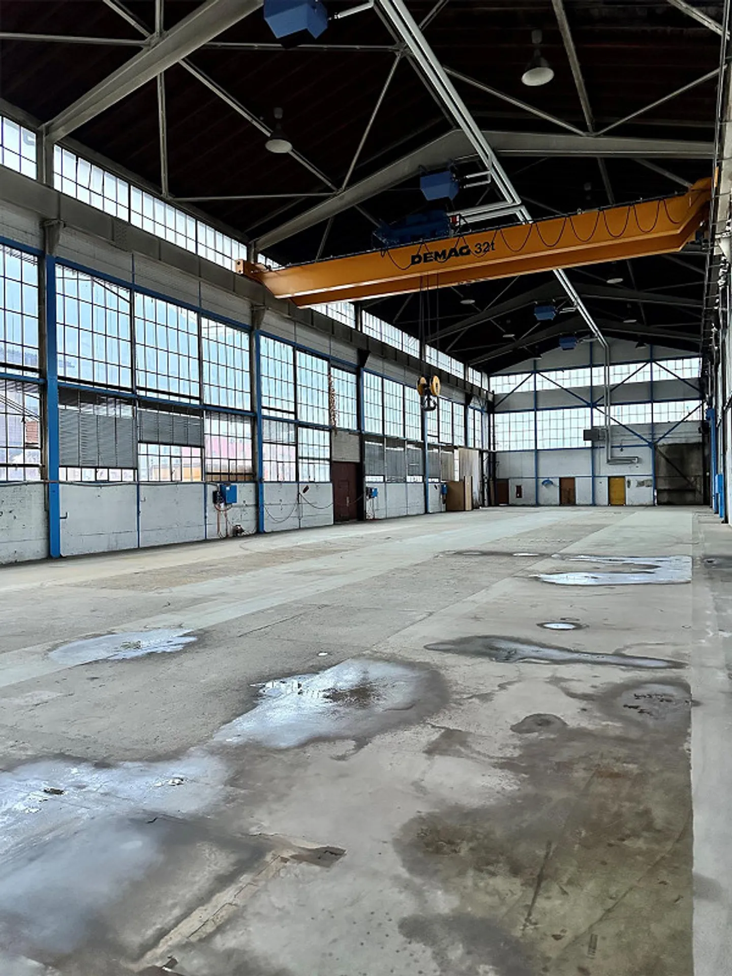 Einstellplätze in Lagerhalle ab 56 m2 - 900 m2 - Photo 4 sur 6
