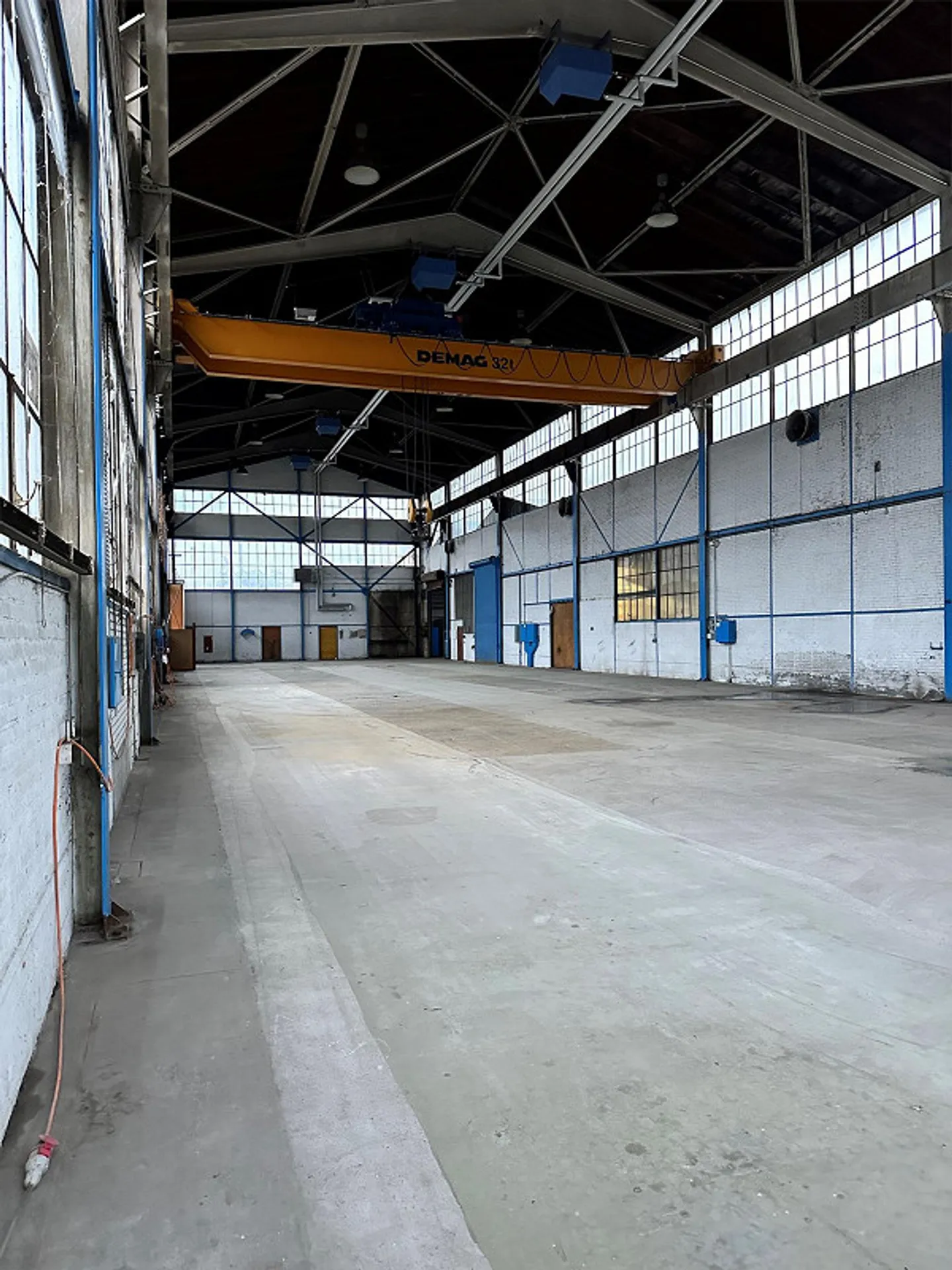 Einstellplätze in Lagerhalle ab 56 m2 - 900 m2 - Photo 5 sur 6