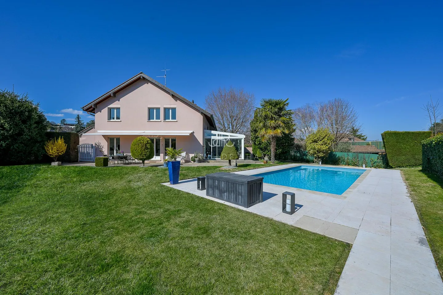 Charmante Maison Familiale avec Piscine - Photo 1 sur 8