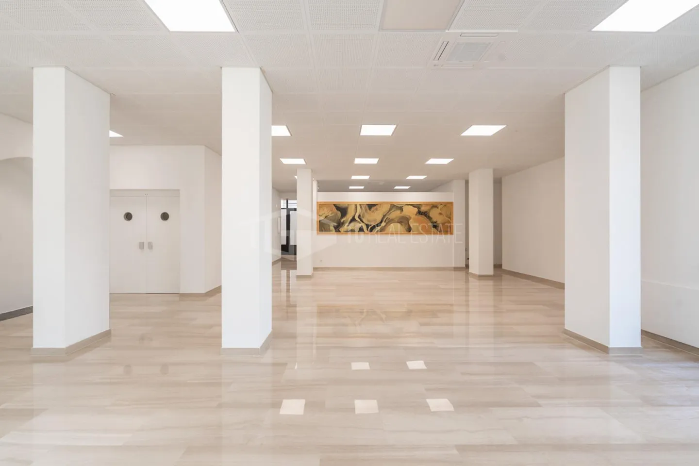 In Lugano Center: Elegant Business with Display Window - Photo 1 of 7