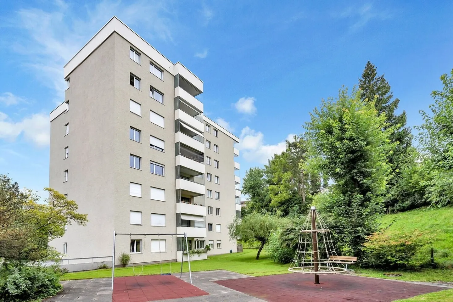 Appartement lumineux de 4,5 pièces au rez-de-chaussée avec balcon dans un emplacement central à Köniz - Photo 2 sur 11