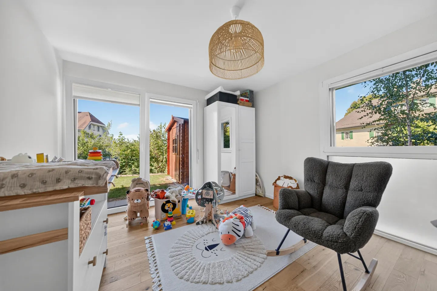 Beautiful 4.5-room apartment with two terraces and garden - Photo 8 of 12