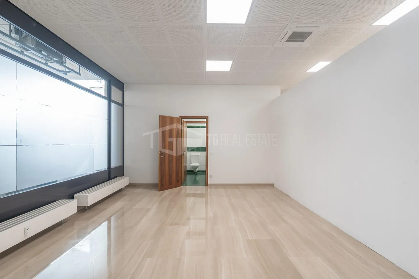 In Lugano Center: Elegant Business with Display Window - Photo 6 of 7