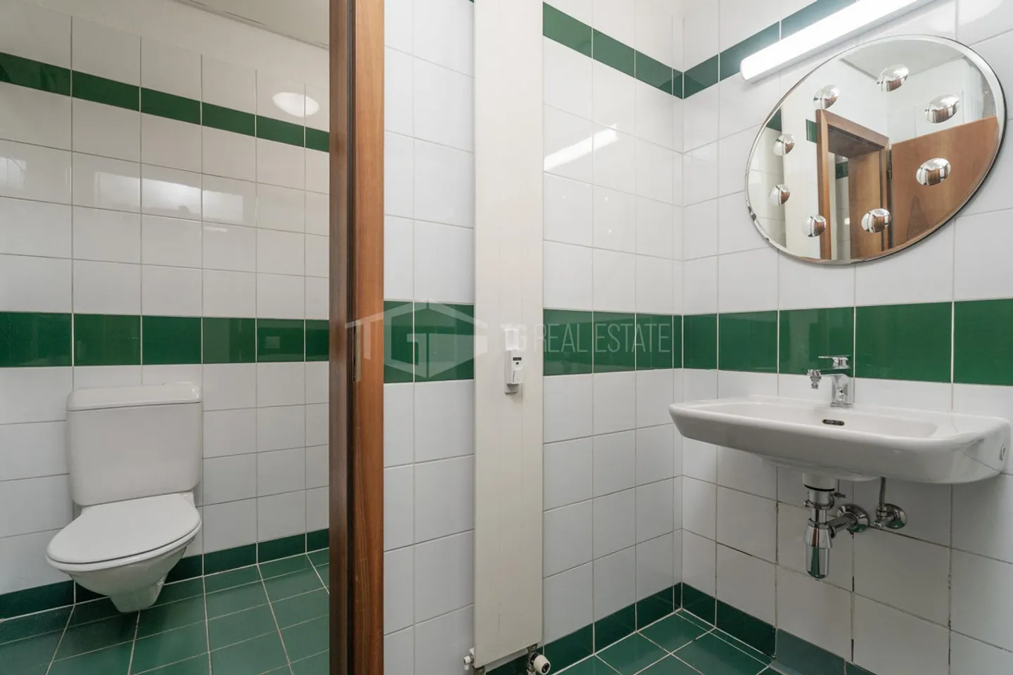 In Lugano Center: Elegant Business with Display Window - Photo 7 of 7