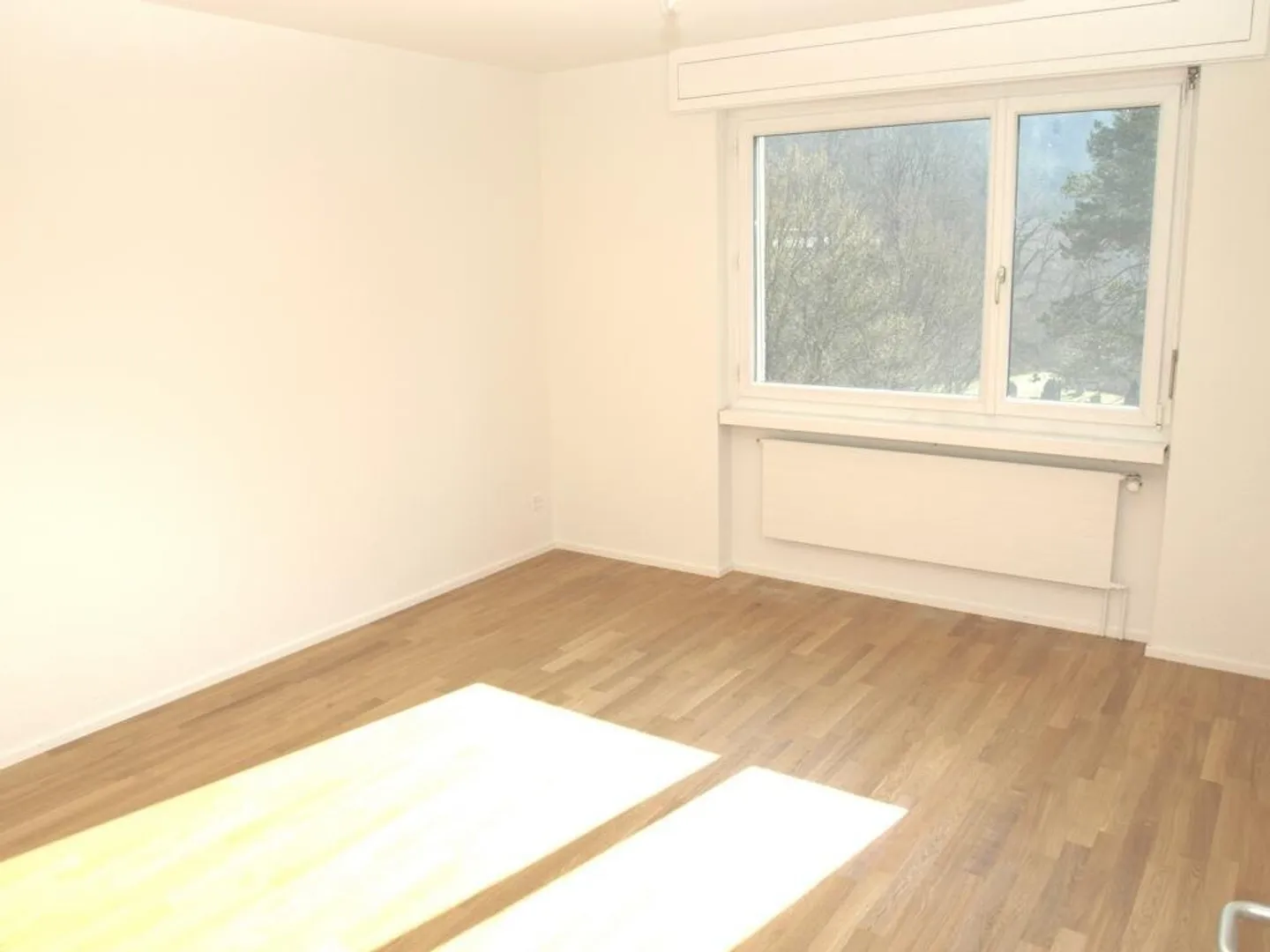 Appartement lumineux de 4,5 pièces au rez-de-chaussée avec balcon dans un emplacement central à Köniz - Photo 6 sur 11