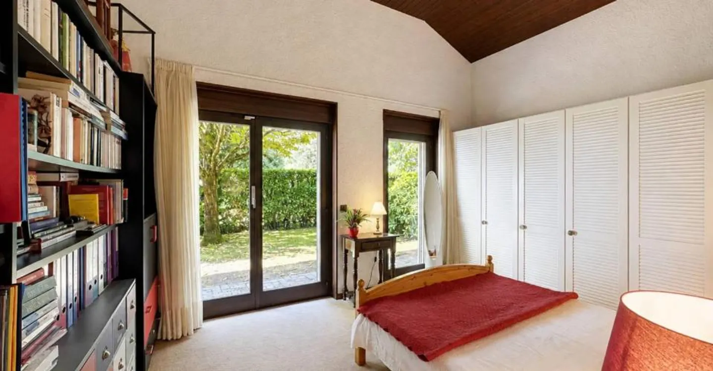 Exceptional villa with lake and Alps view in a preserved setting - Photo 7 of 12