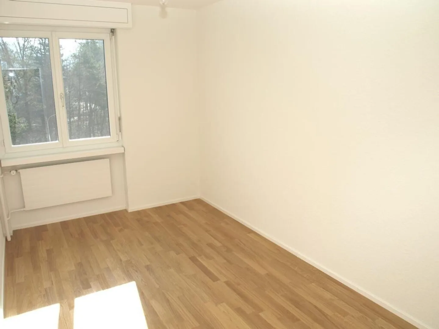 Appartement lumineux de 4,5 pièces au rez-de-chaussée avec balcon dans un emplacement central à Köniz - Photo 7 sur 11