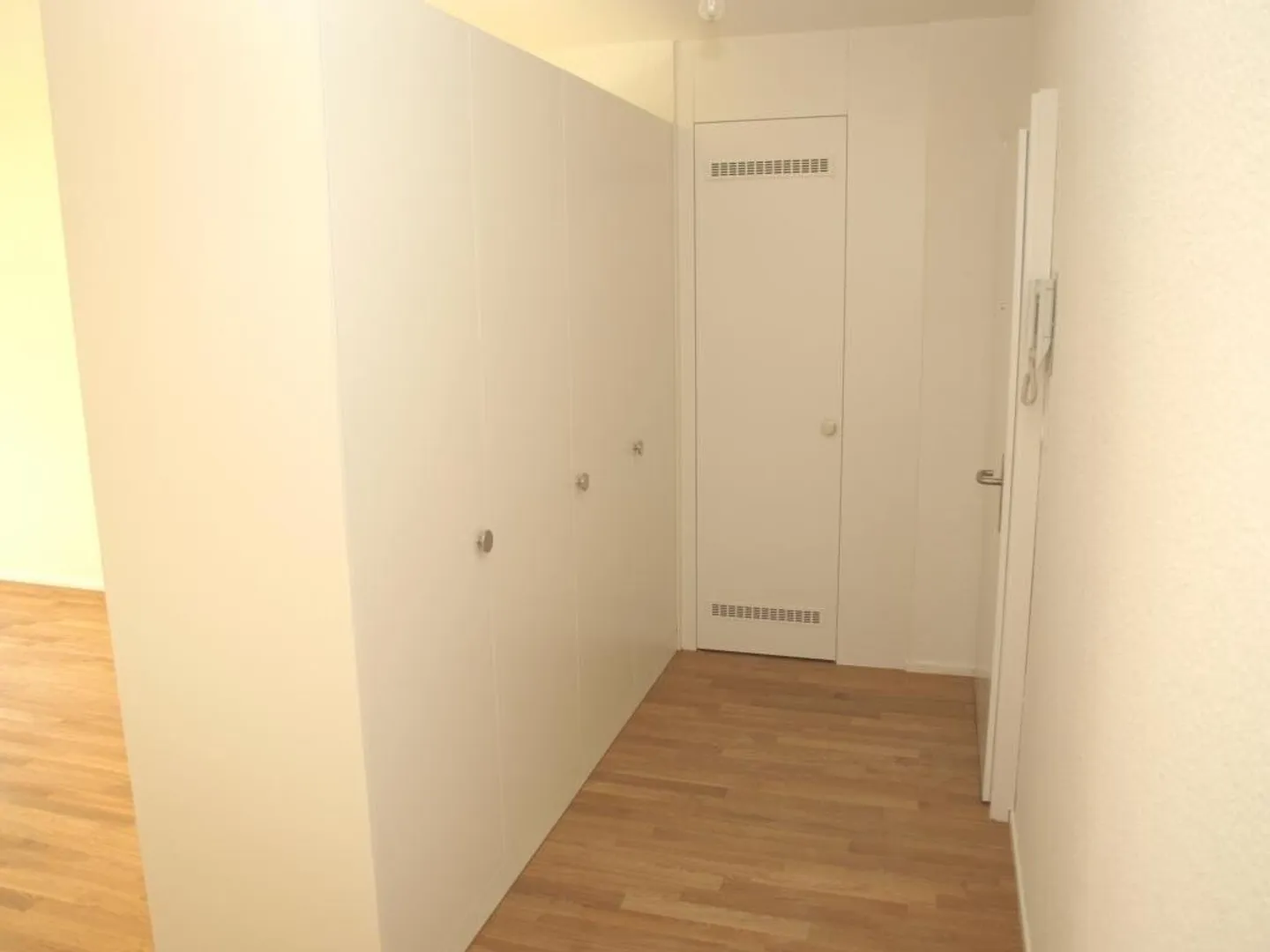 Appartement lumineux de 4,5 pièces au rez-de-chaussée avec balcon dans un emplacement central à Köniz - Photo 8 sur 11
