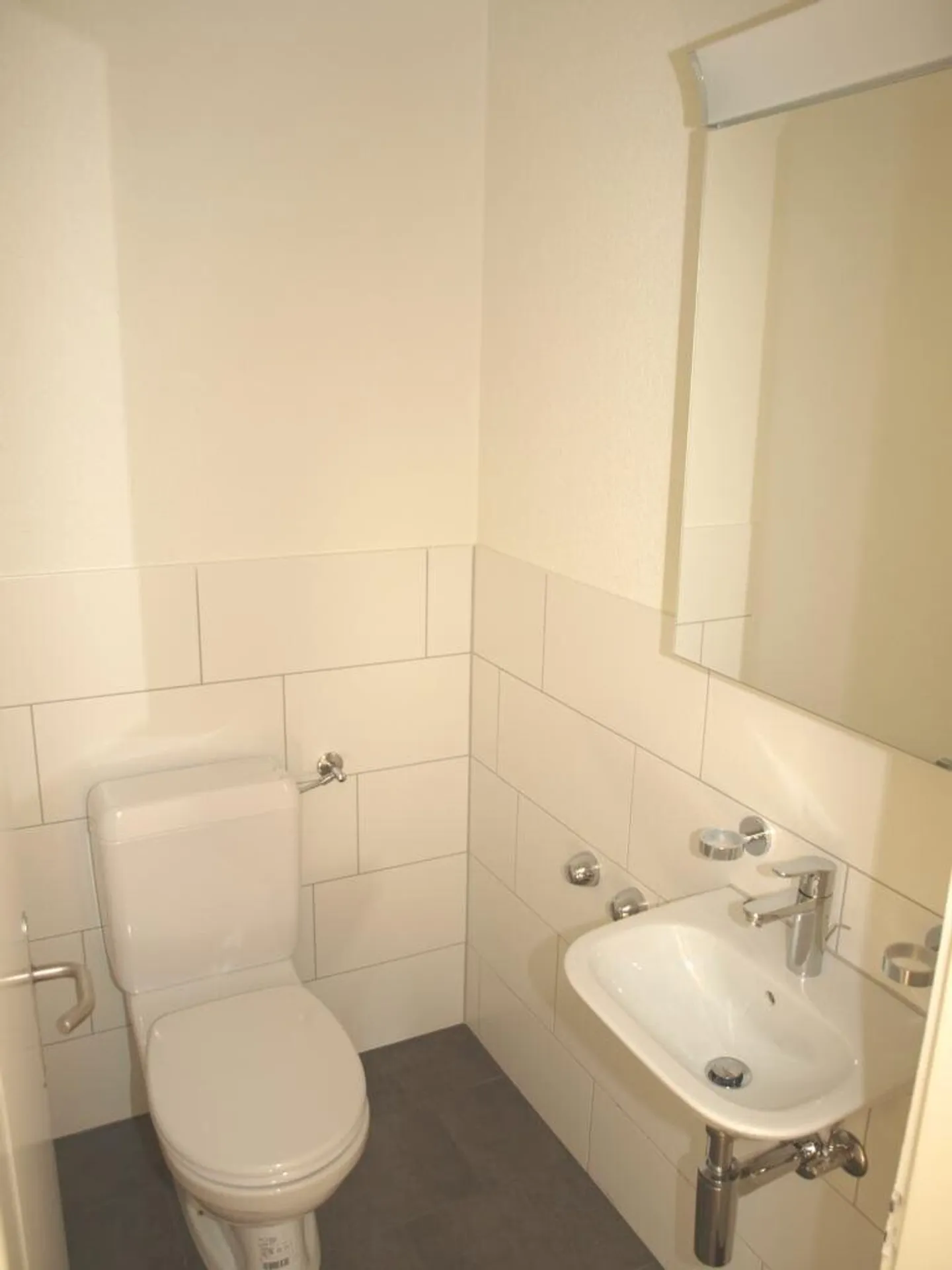 Appartement lumineux de 4,5 pièces au rez-de-chaussée avec balcon dans un emplacement central à Köniz - Photo 10 sur 11