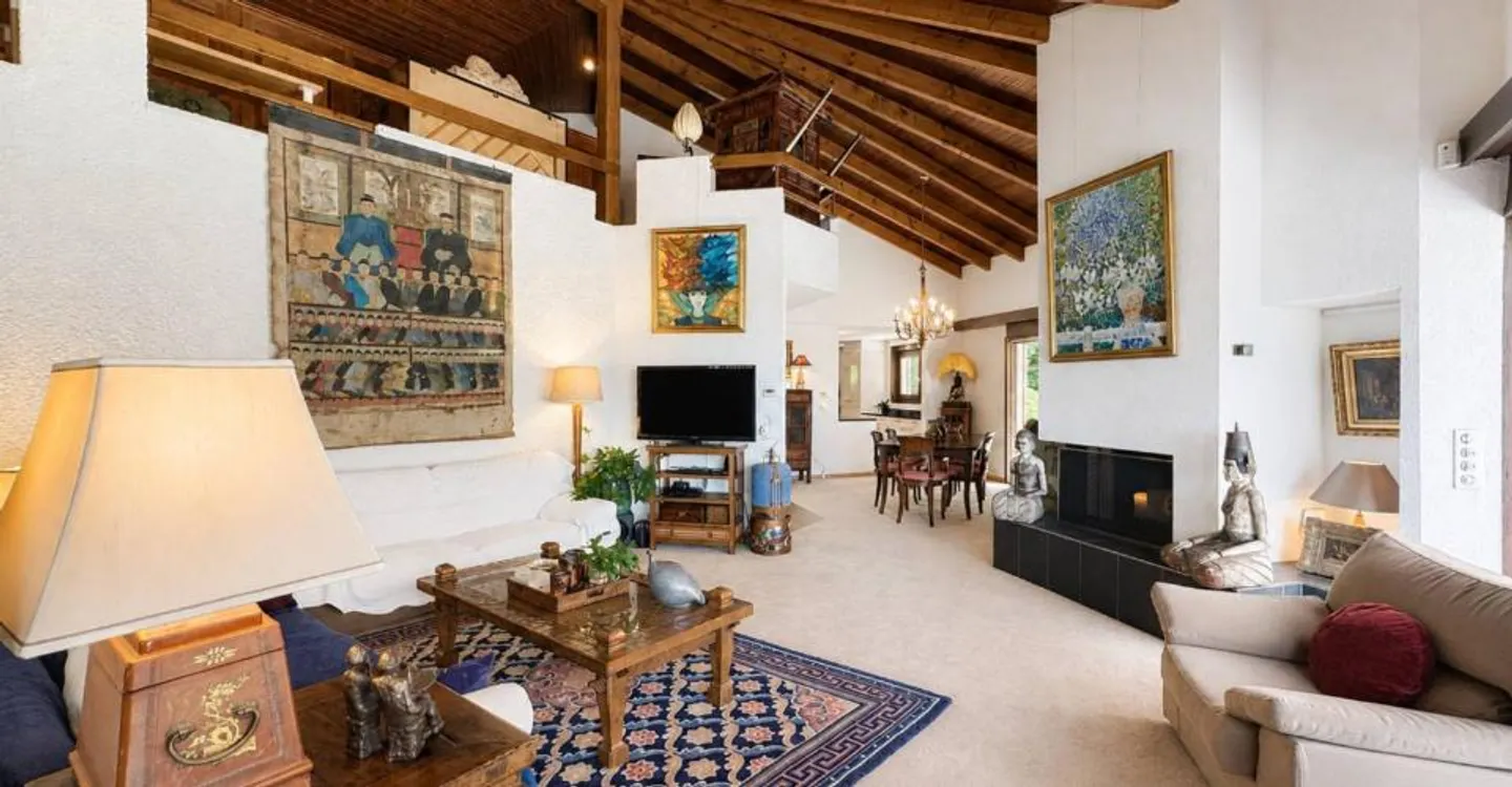 Exceptional villa with lake and Alps view in a preserved setting - Photo 3 of 12
