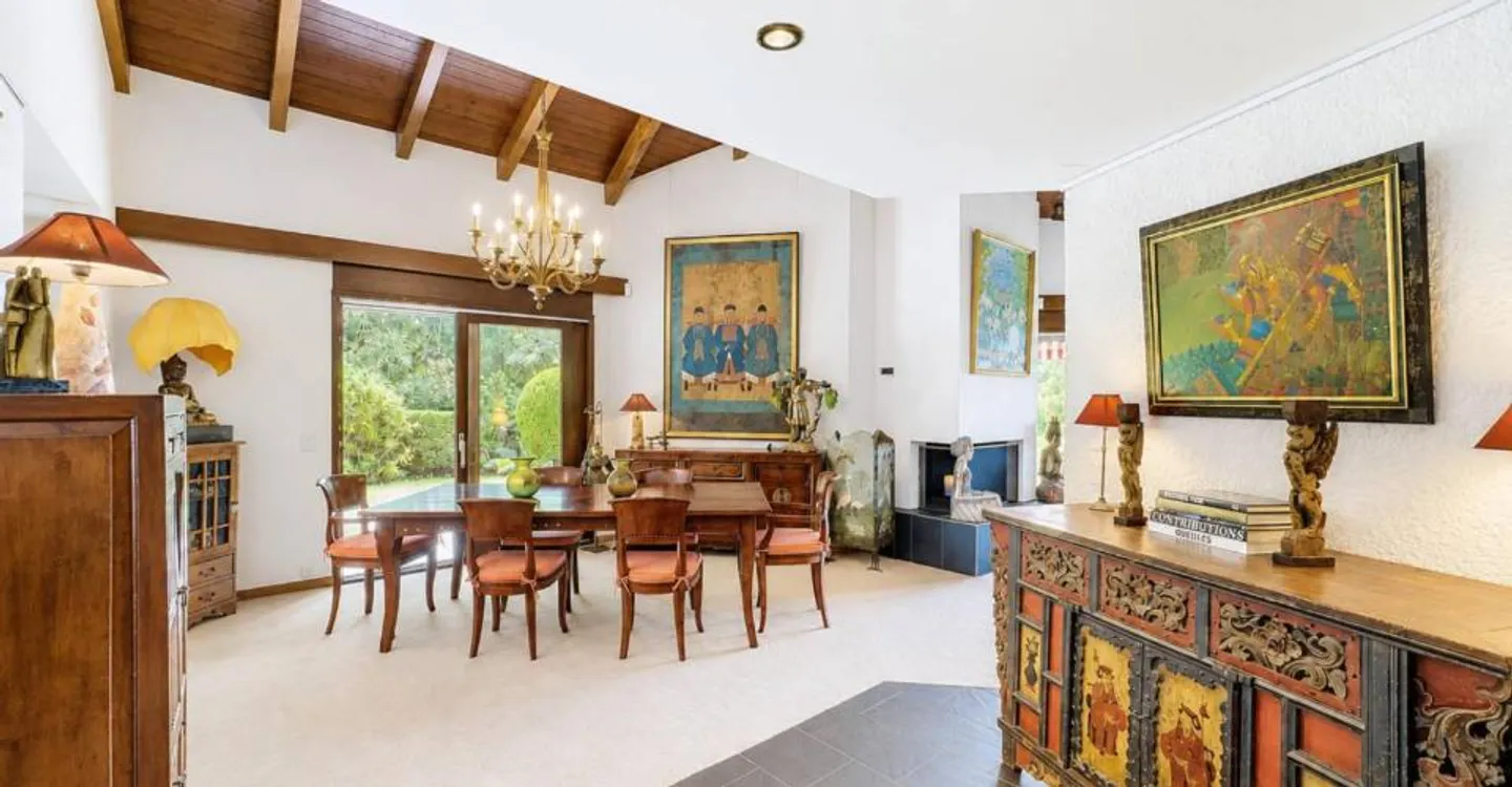 Exceptional villa with lake and Alps view in a preserved setting - Photo 4 of 12