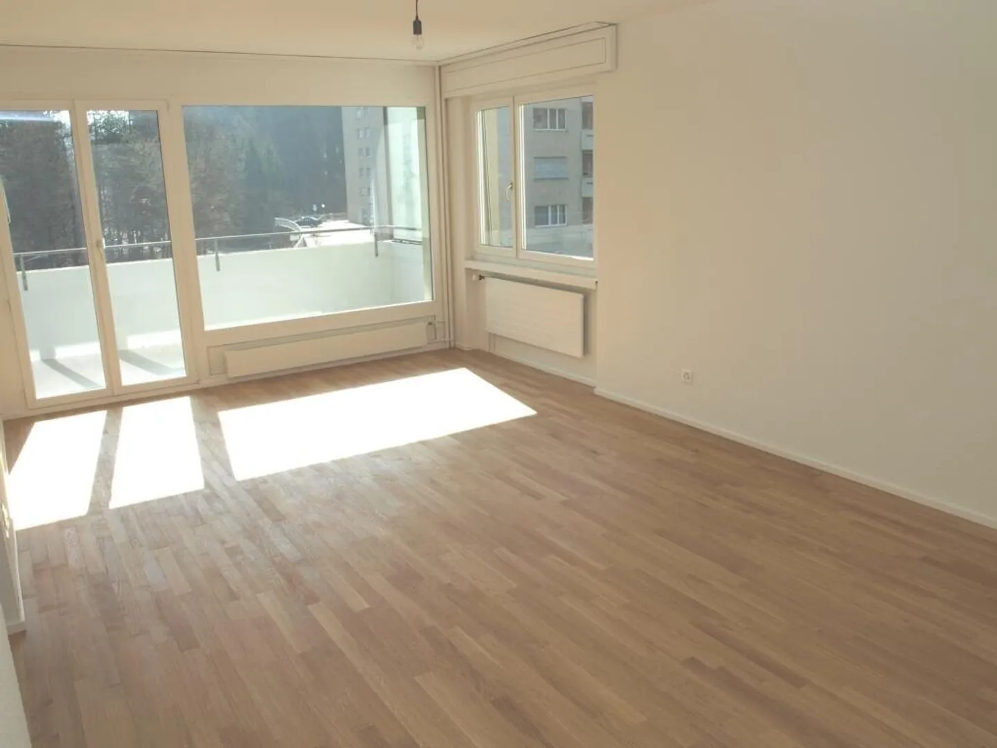 Appartement lumineux de 4,5 pièces au rez-de-chaussée avec balcon dans un emplacement central à Köniz - Photo 5 sur 11