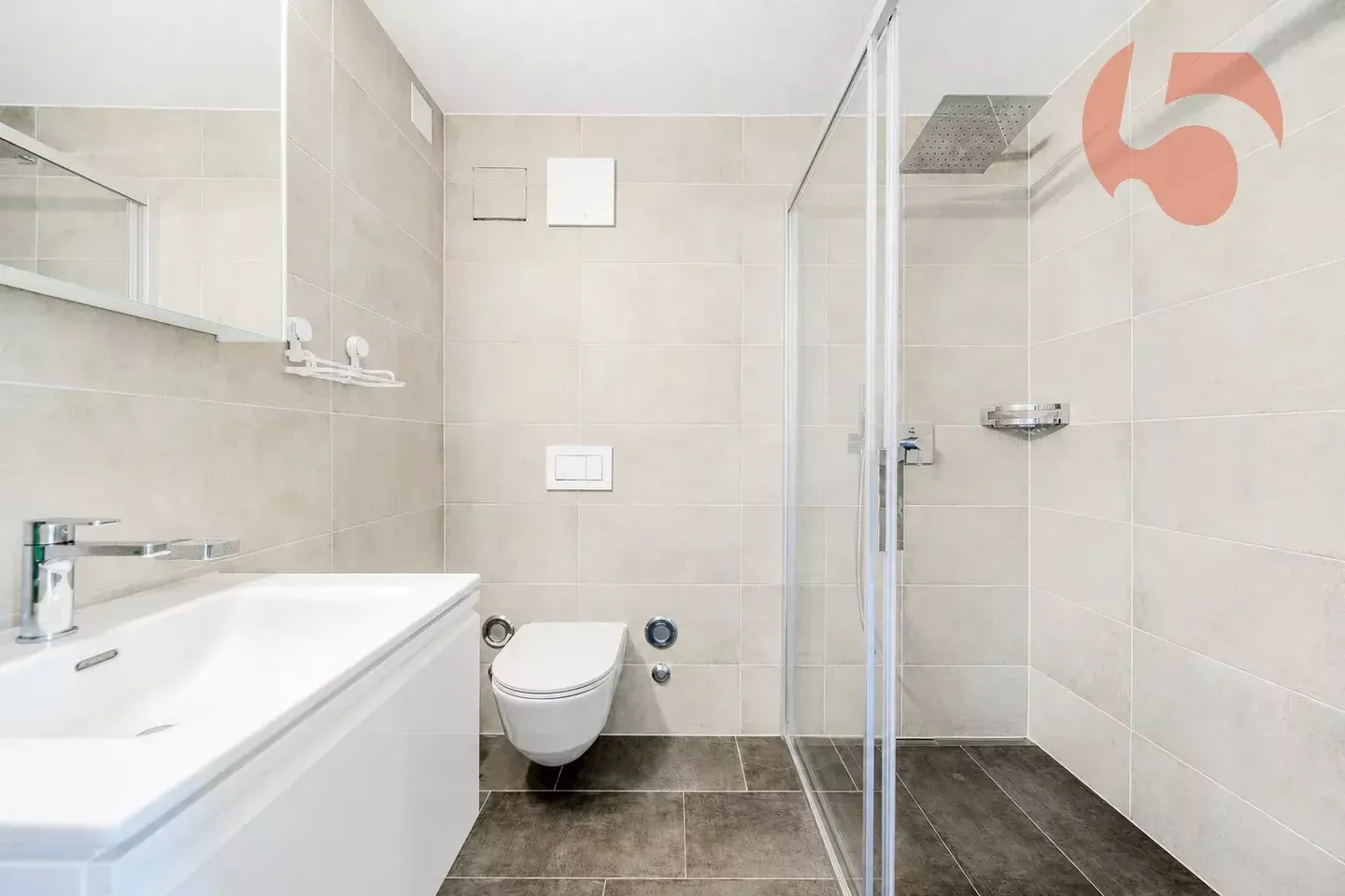 Charming Apartment in Mex - Photo 9 of 13