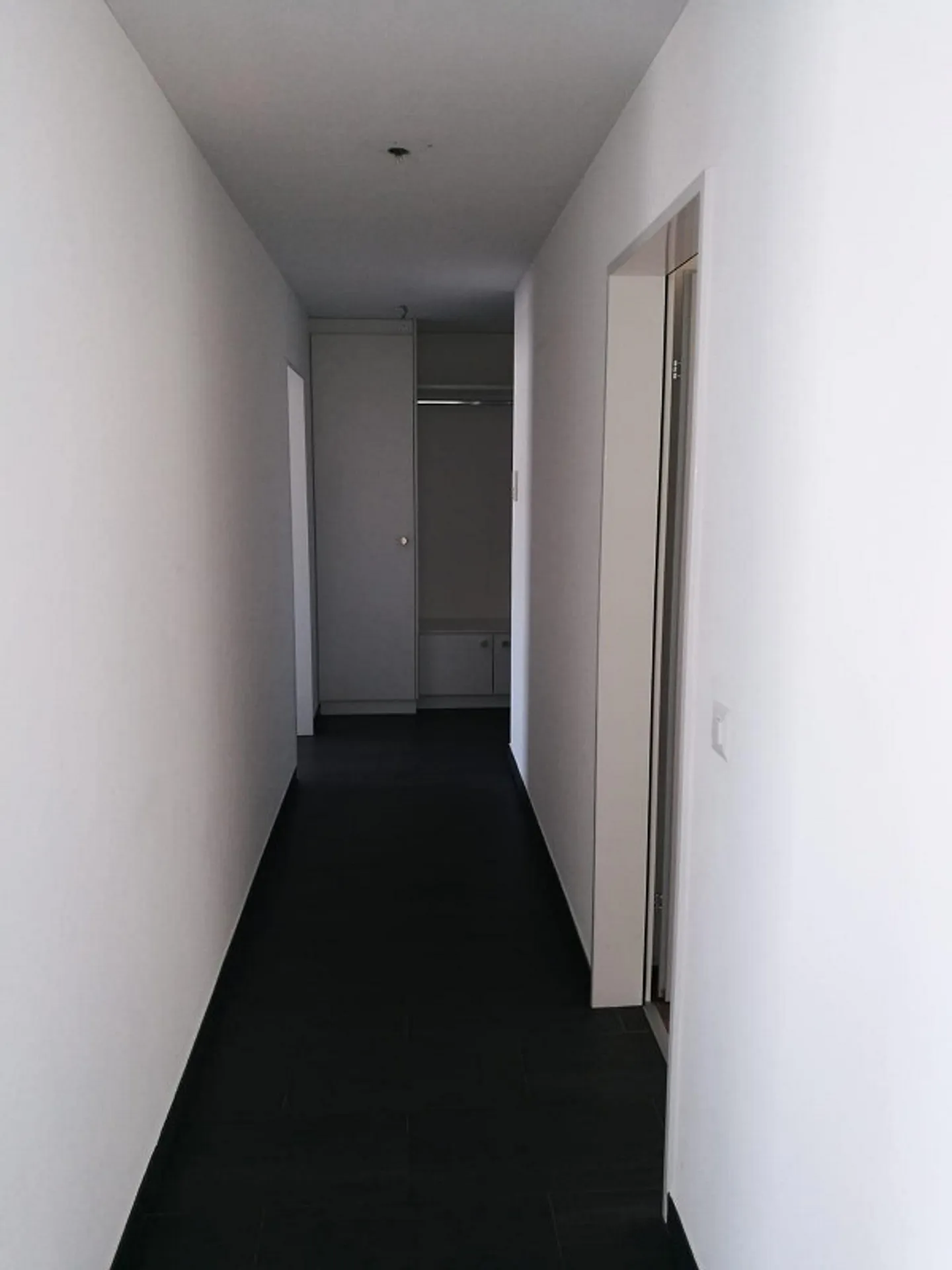 Grosszügige 4 1/2 Wohnung mit Terrasse zu vermieten - Foto 4 von 17