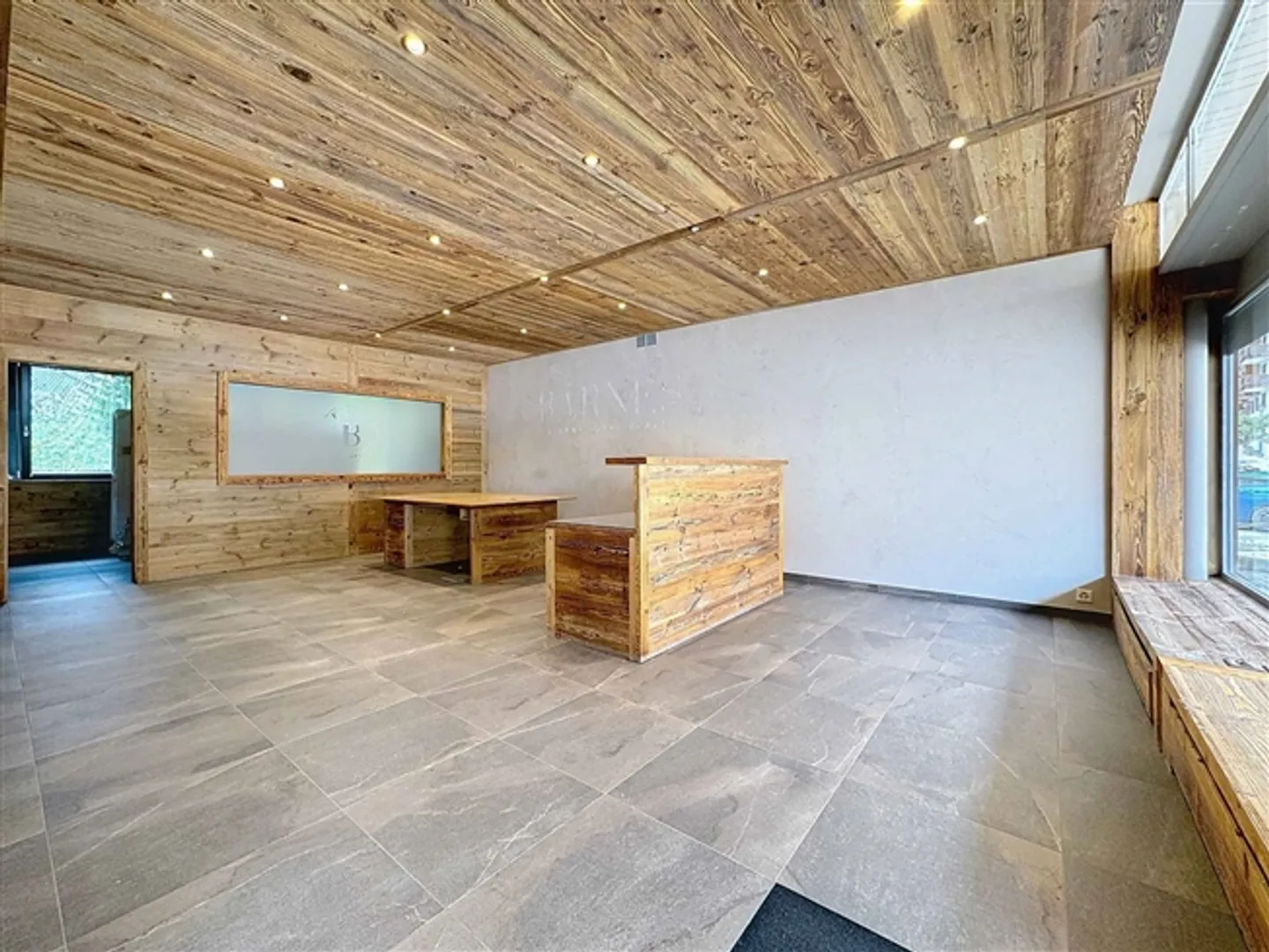 Beautiful 70 m2 passage in an ideal location in Crans-Montana - Photo 5 of 5