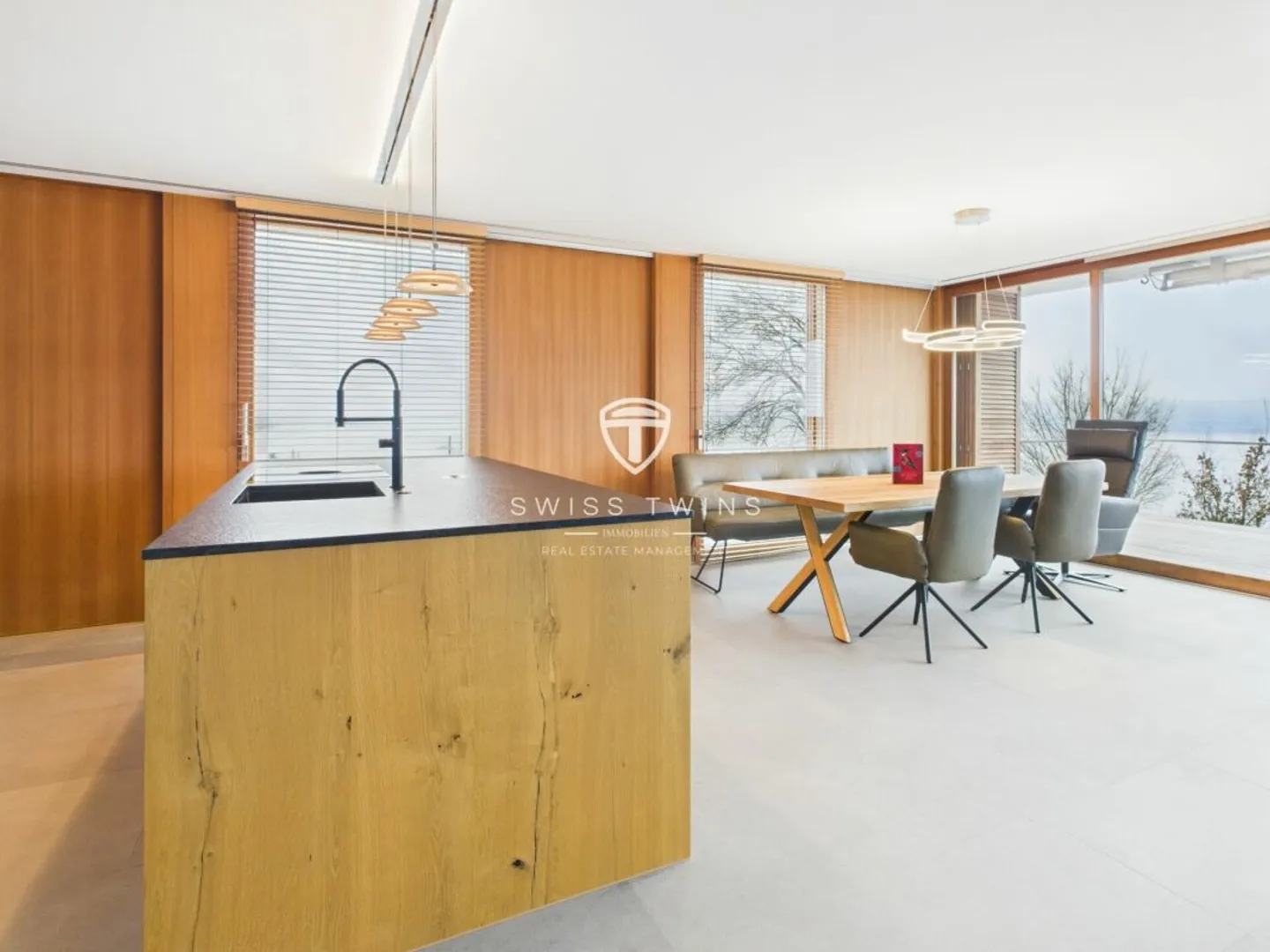 Exclusive 4.5-Room Luxury Apartment with Lake View - Photo 5 of 17