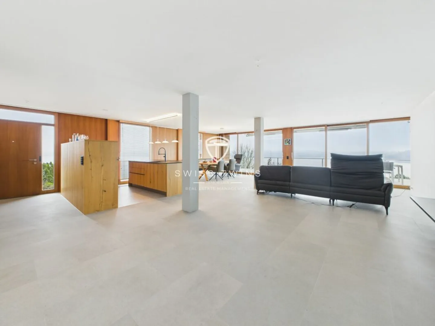 Exclusive 4.5-Room Luxury Apartment with Lake View - Photo 7 of 17