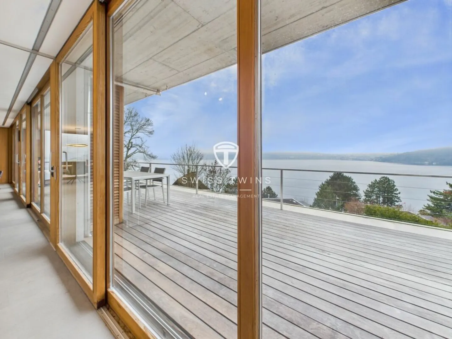 Exclusive 4.5-Room Luxury Apartment with Lake View - Photo 8 of 17