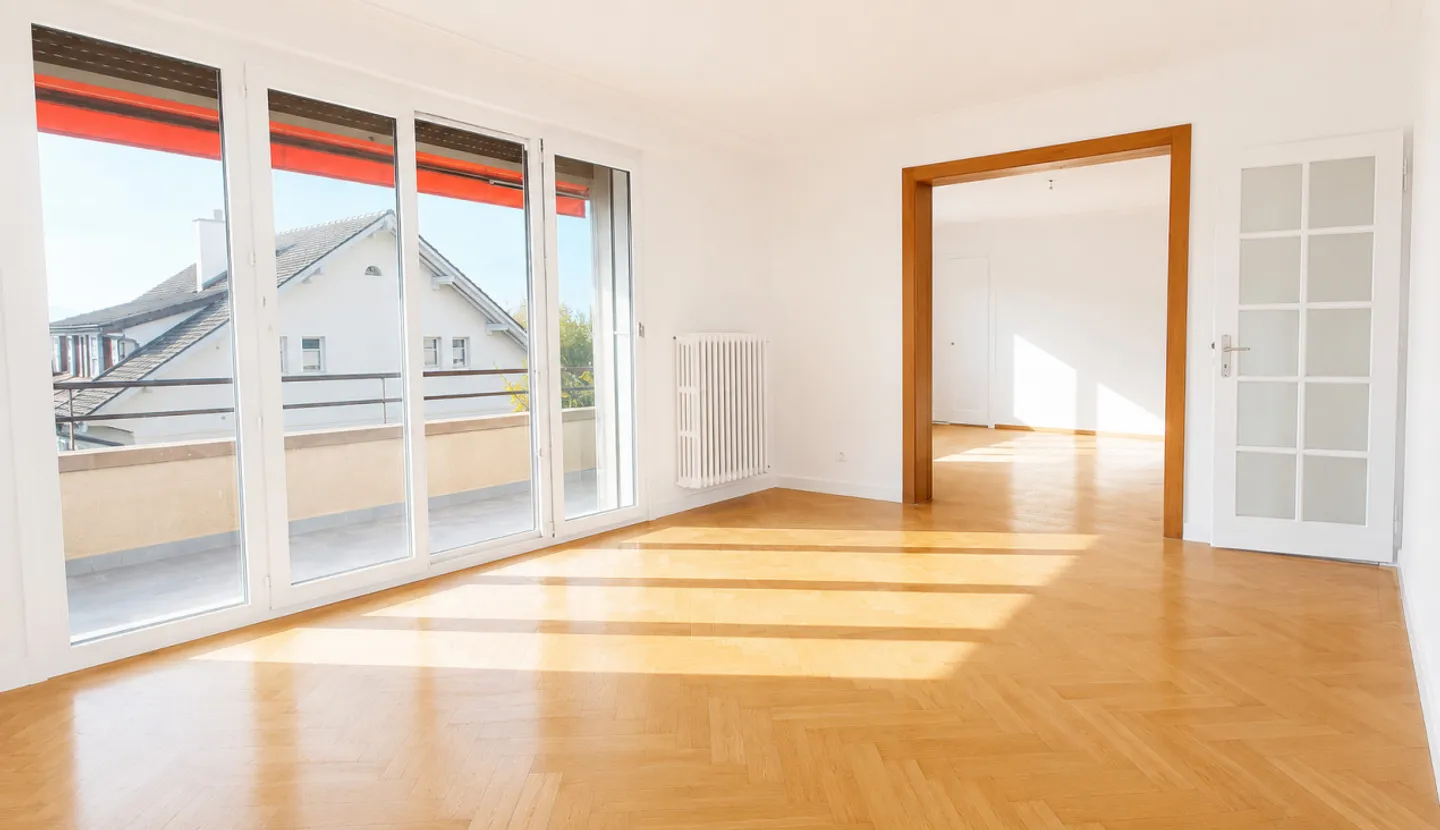 For rent without parking space! - Renovated 4-room apartment on the 1st floor in Pully - Photo 1 of 7