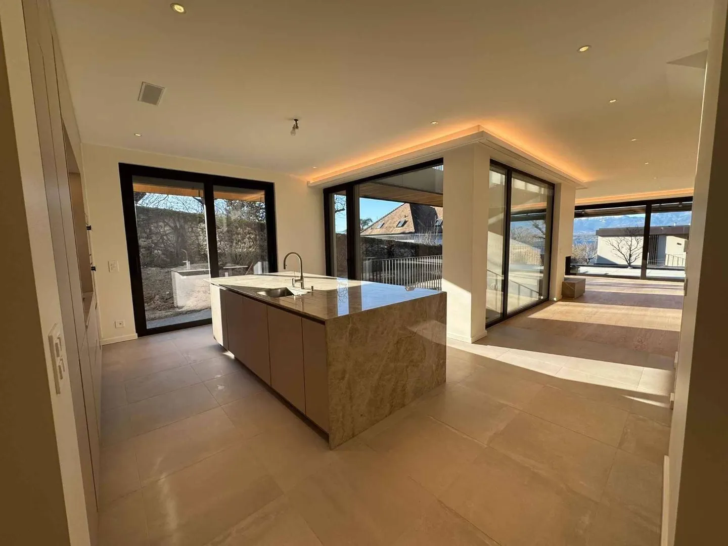 Villa contemporaine avec piscine - Photo 3 sur 10