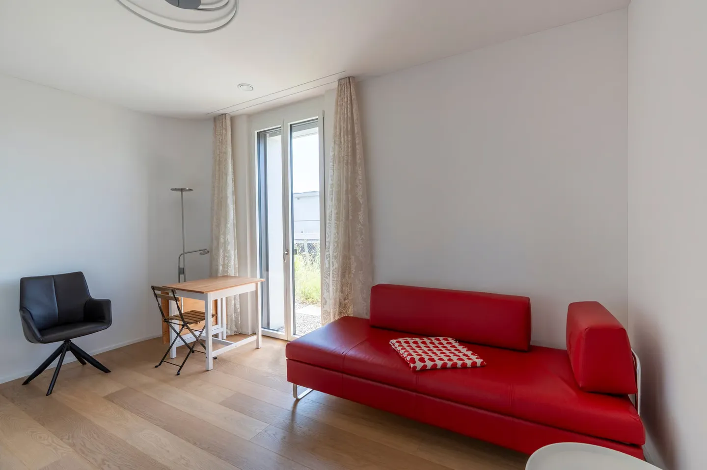 Beautiful 4.5-room penthouse with a view - Photo 8 of 13
