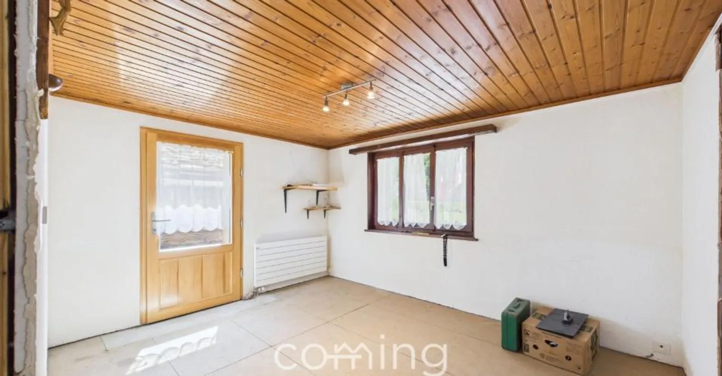Appartement 2.5 pièces avec espace supplémentaire et beaucoup de potentiel d'aménagement à Saas-Balen - Photo 1 sur 8