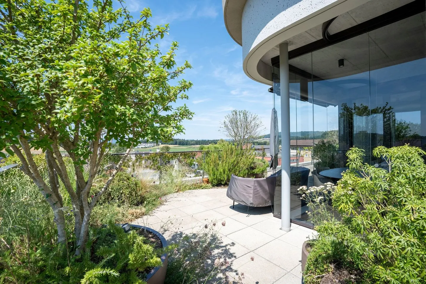 Beautiful 4.5-room penthouse with a view - Photo 1 of 13