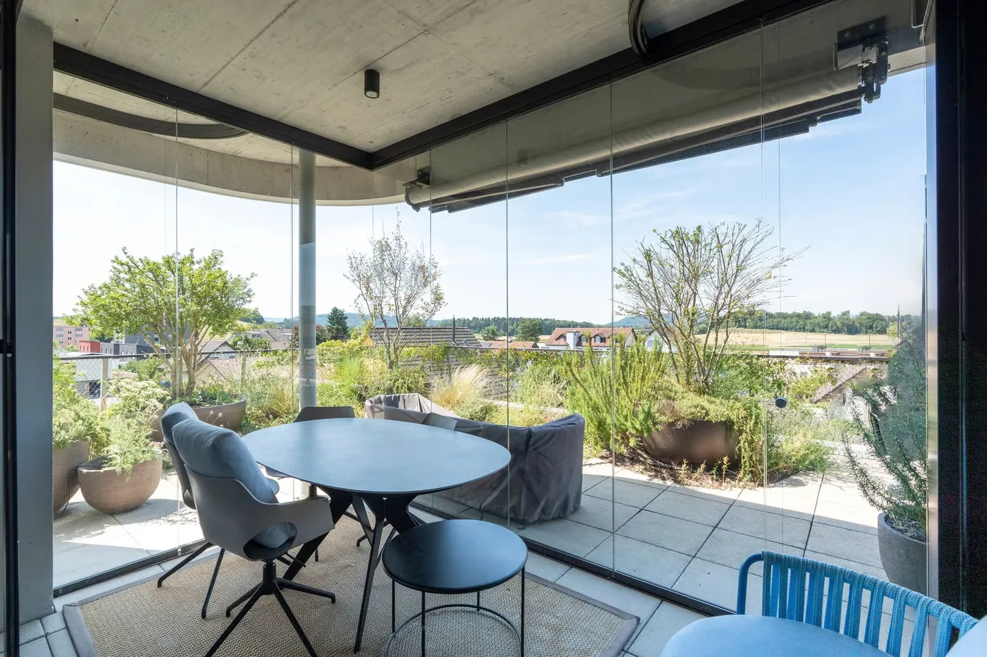 Beautiful 4.5-room penthouse with a view - Photo 2 of 13