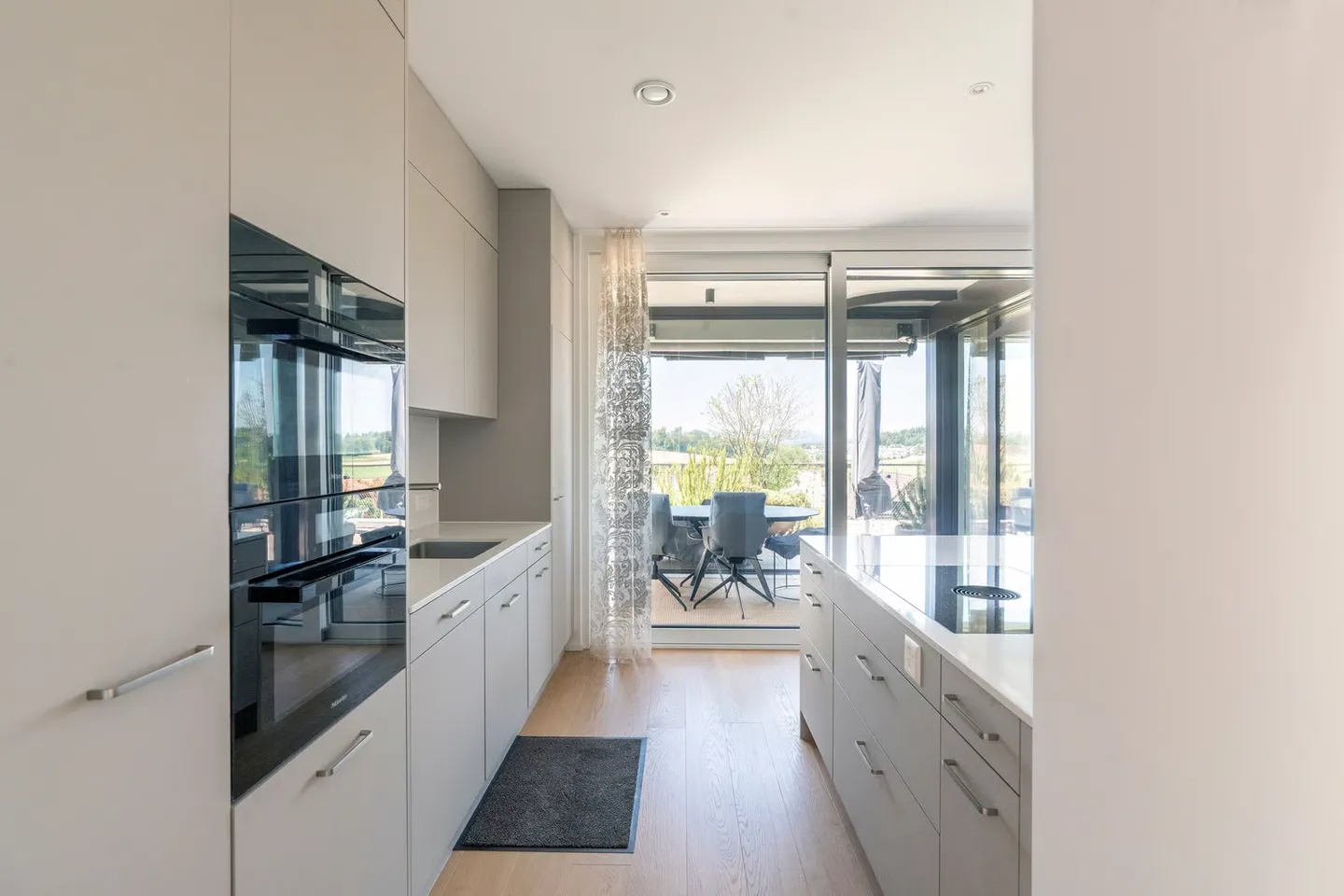 Beautiful 4.5-room penthouse with a view - Photo 4 of 13