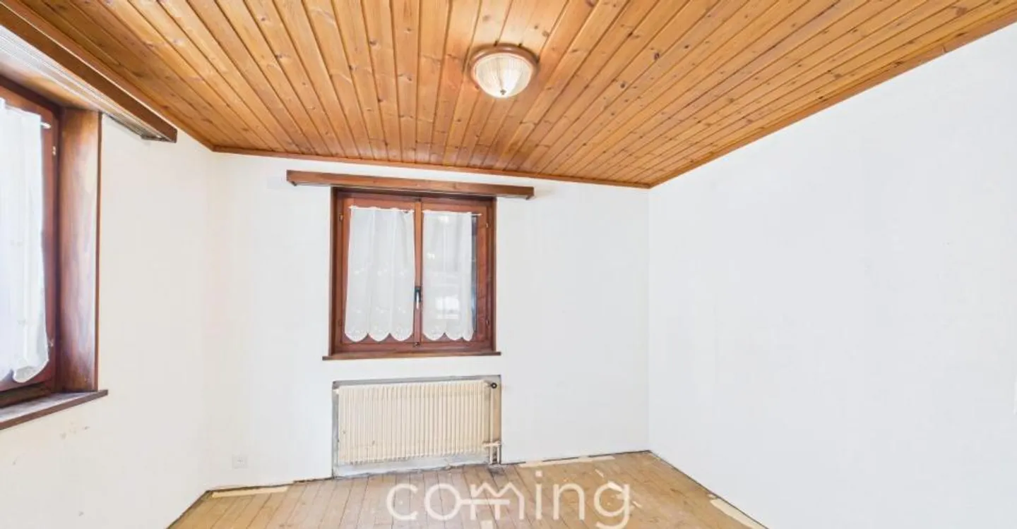 Appartement 2.5 pièces avec espace supplémentaire et beaucoup de potentiel d'aménagement à Saas-Balen - Photo 2 sur 8