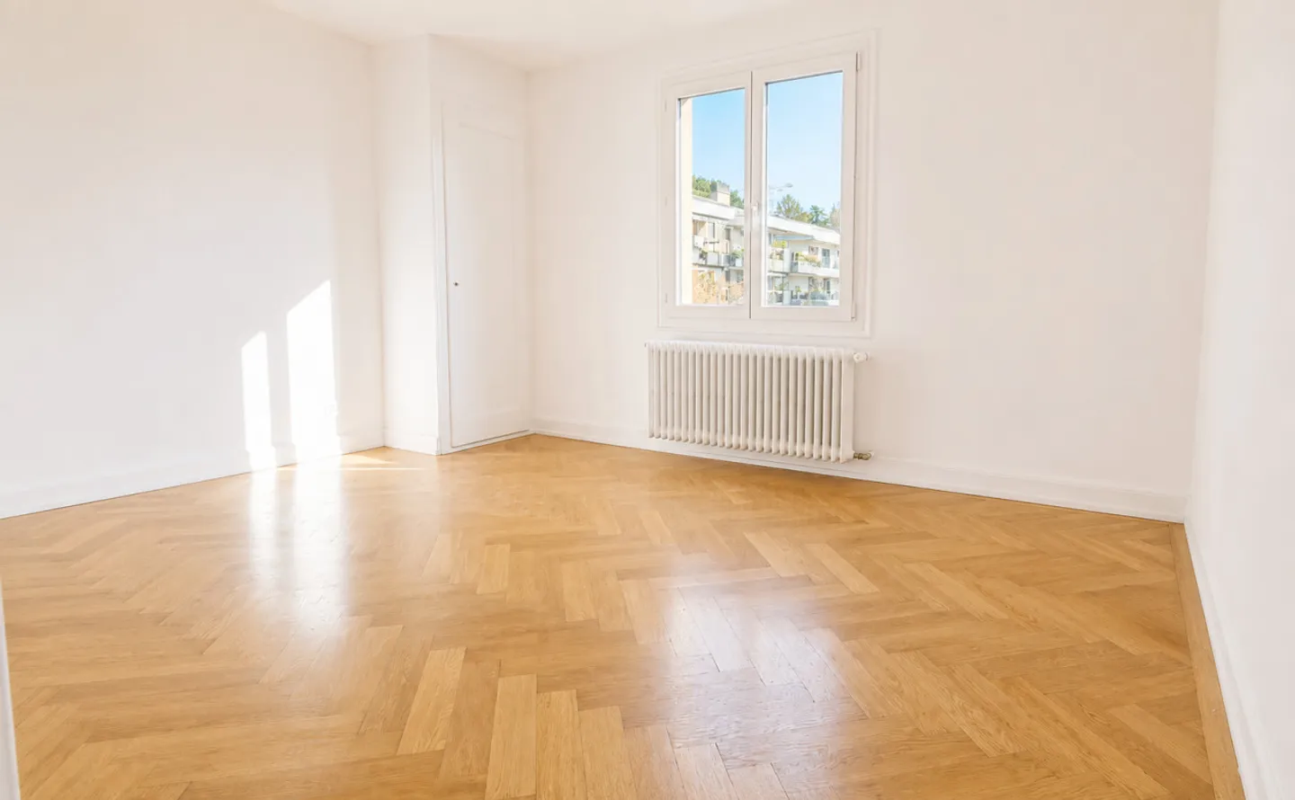 For rent without parking space! - Renovated 4-room apartment on the 1st floor in Pully - Photo 5 of 7