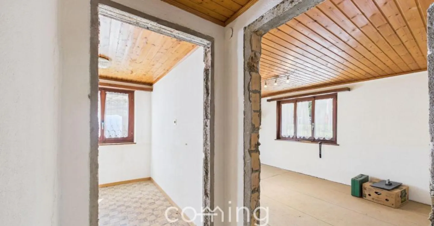 Appartement 2.5 pièces avec espace supplémentaire et beaucoup de potentiel d'aménagement à Saas-Balen - Photo 3 sur 8
